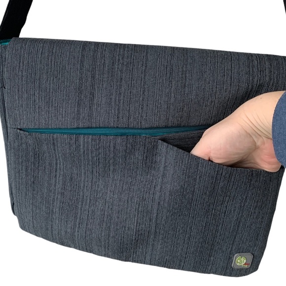 Tree frog grey 13" laptop over shoulder cross body bag, very lightweight. - Picture 4 of 11